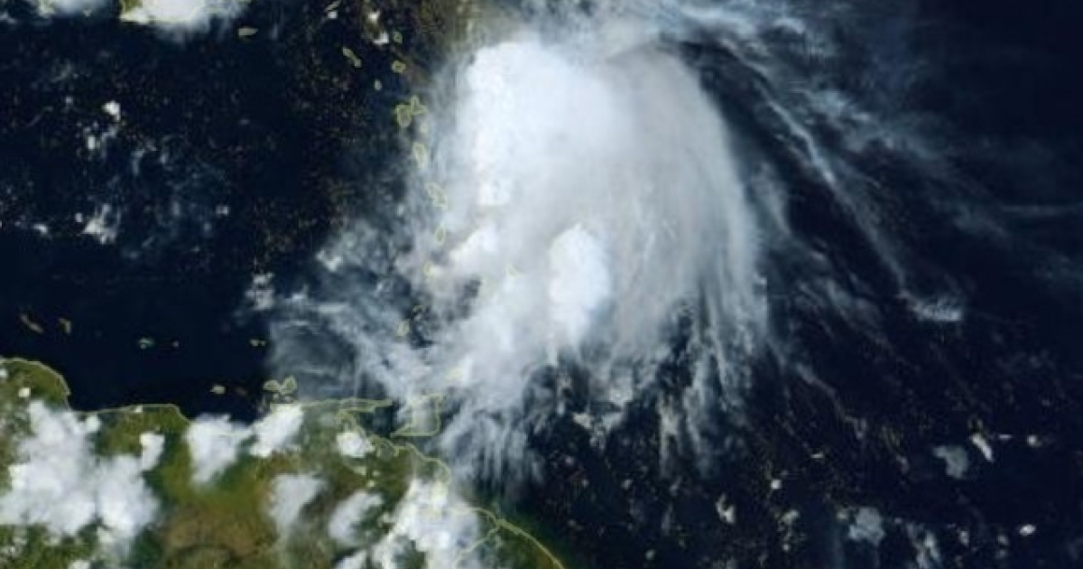     Vagues, vent et pluie : la Guadeloupe en vigilance orange à l'approche de la tempête Jerry

