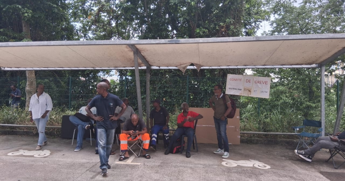     Grève à la Saur : les syndicats refusent la prime supplémentaire et demandent le paiement des jours de grève

