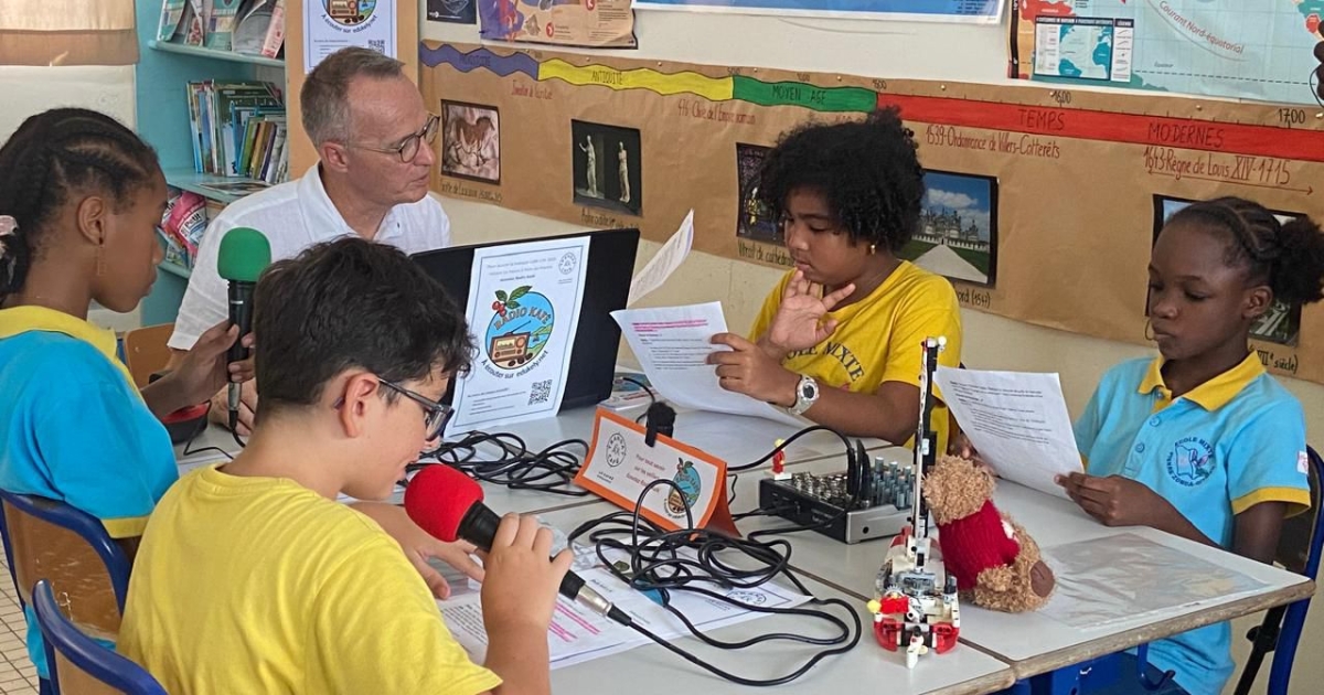     “Radio Kafé”, les élèves de CM2 de l’école Pierre Zobda-Quitman lancent leur propre émission


