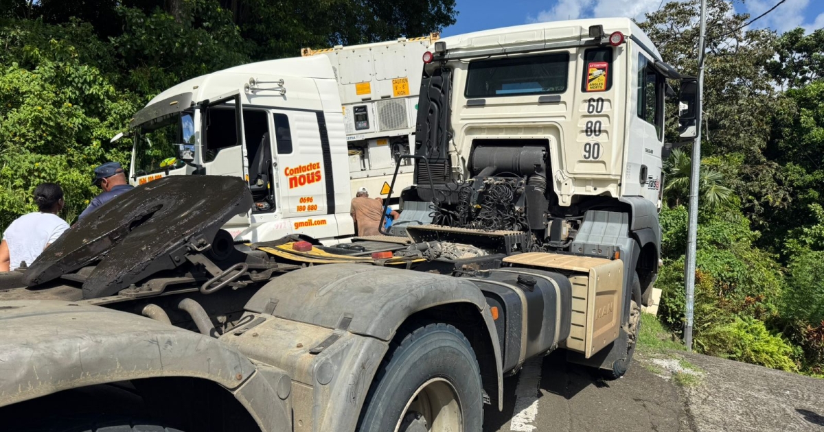     Collision frontale et camion à l’arrêt sur la RN1, circulation très ralentie dans le Nord-Atlantique

