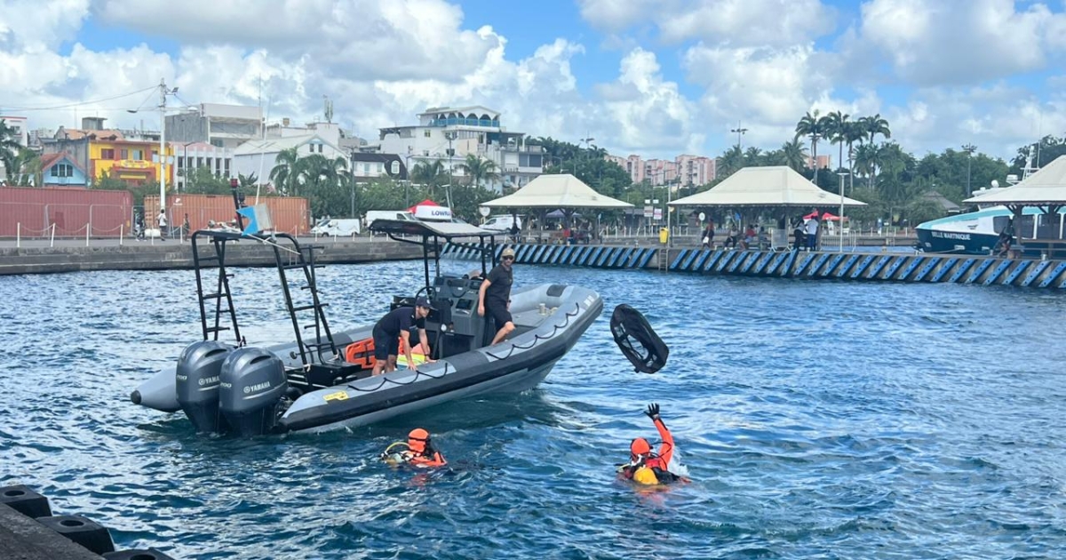     Une opération de nettoyage sous-marine dans la baie des Flamands

