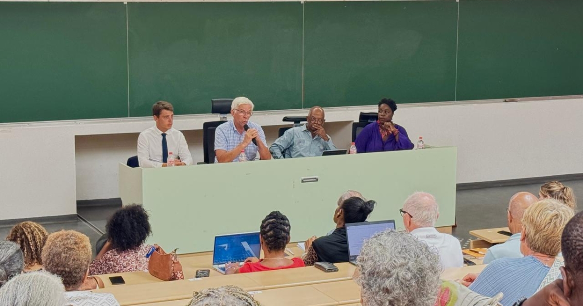     Le préfet a écouté les inquiétudes des usagers vis-à-vis de la crise de l'eau

