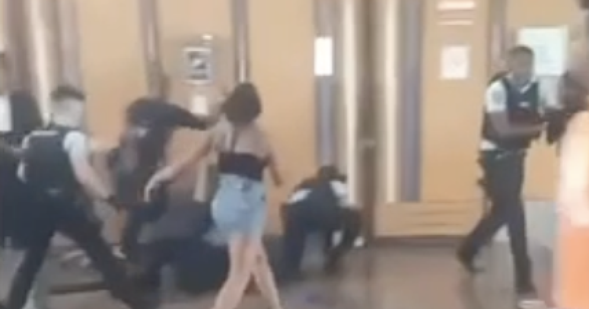     Violences au tribunal : frère et soeur condamnés à 4 mois de prison aménageables

