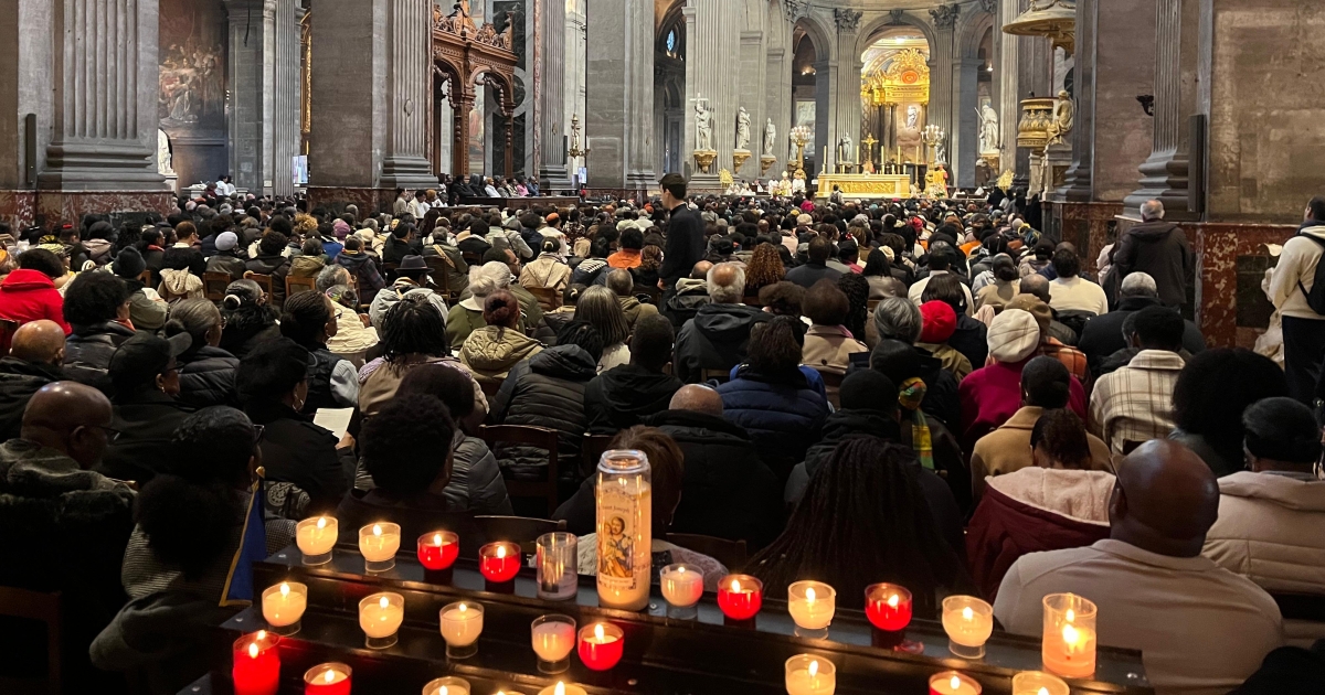     [VIDEO] Des centaines de fidèles antillo-guyanais réunis à l'église Saint-Sulpice, à Paris

