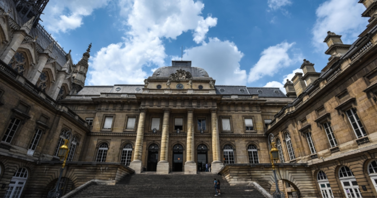     [Eau Secours] Un dossier inédit de plus de 1000 plaintes déposé au pôle santé publique à Paris 

