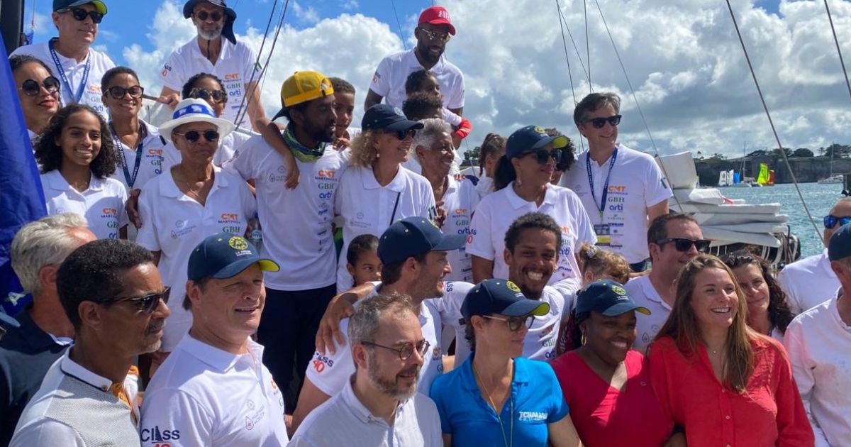     [EN IMAGES] Transat Café l’Or : les skippers de « Martinique Horizon » touchent terre sous les applaudissements

