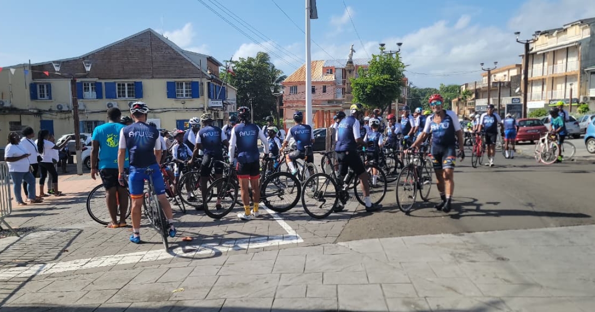     « La montée du ruban bleu », tous en selle pour sensibiliser au dépistage du cancer de la prostate

