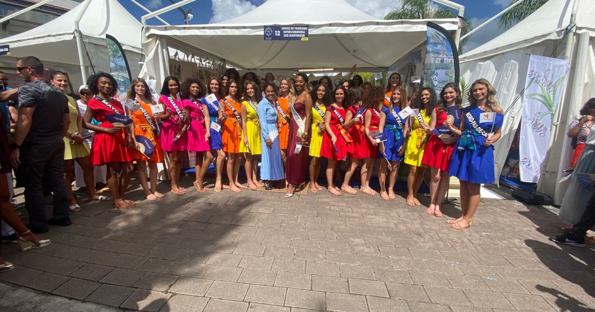     Les candidates de Miss France 2026 en promenade au village de la Transat Café L'Or

