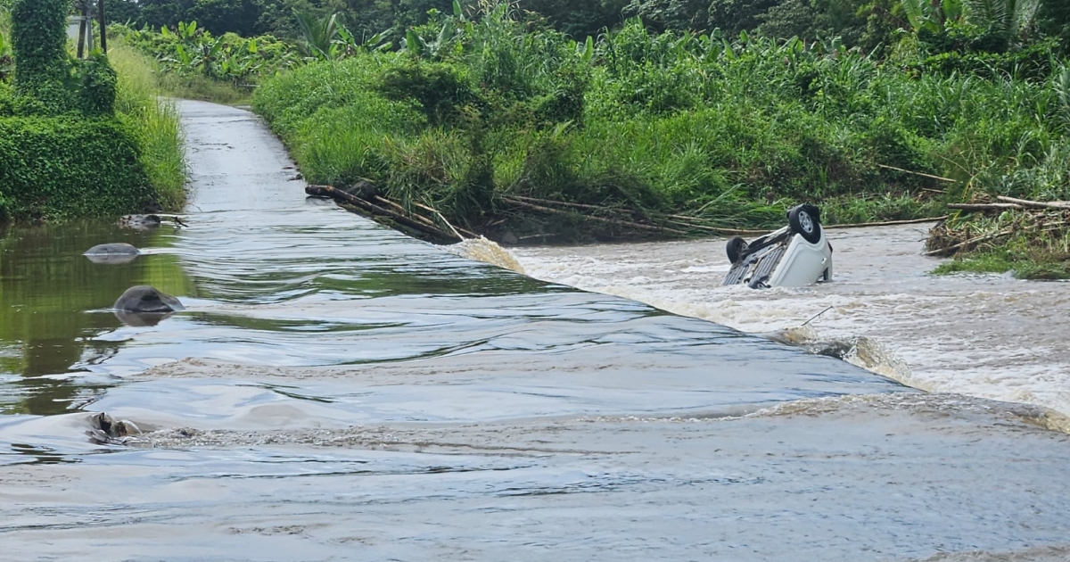     Voiture emportée au gué de Presqu'Île : l'automobiliste a pu rejoindre son domicile

