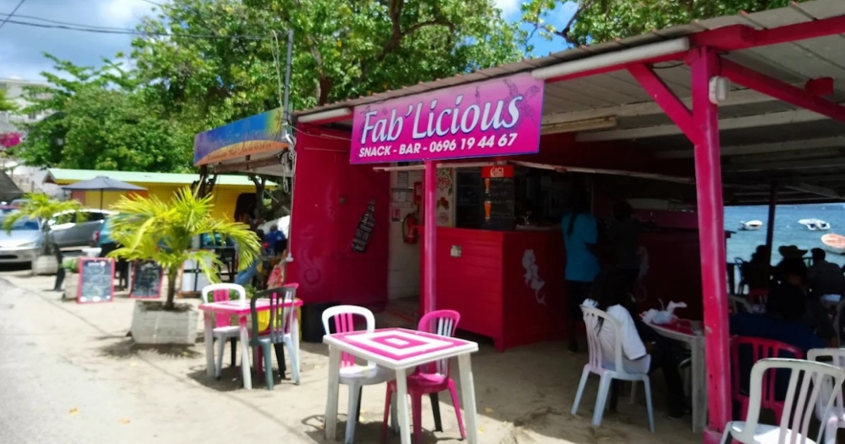     Les clients d'un restaurant de Sainte-Luce victimes d'un vol à main armée en plein dîner

