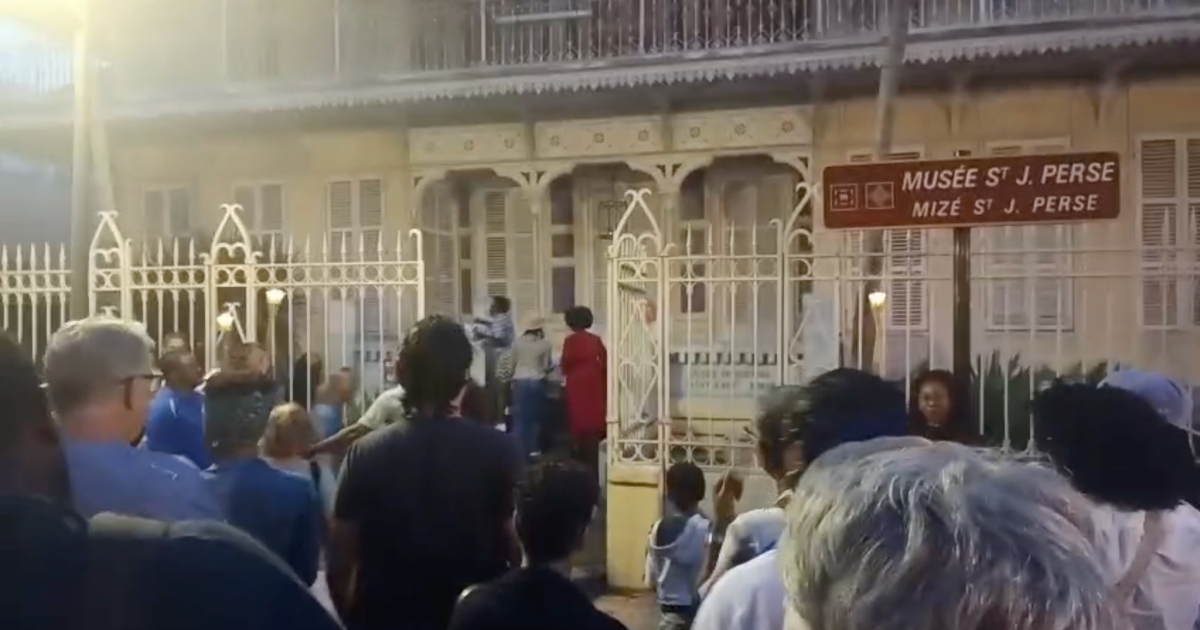     Saint-John Perse : la ville de Point-À-Pitre organise une balade aux flambeaux pour rendre hommage au poète

