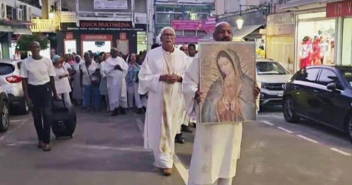    [EN IMAGES] Des centaines de fidèles célèbrent Notre-Dame de Guadeloupe à Basse-Terre

