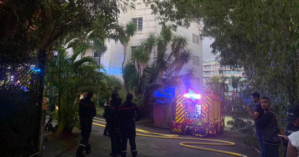     Incendie sur le toit de la résidence Victoria à Fort-de-France, l’immeuble évacué

