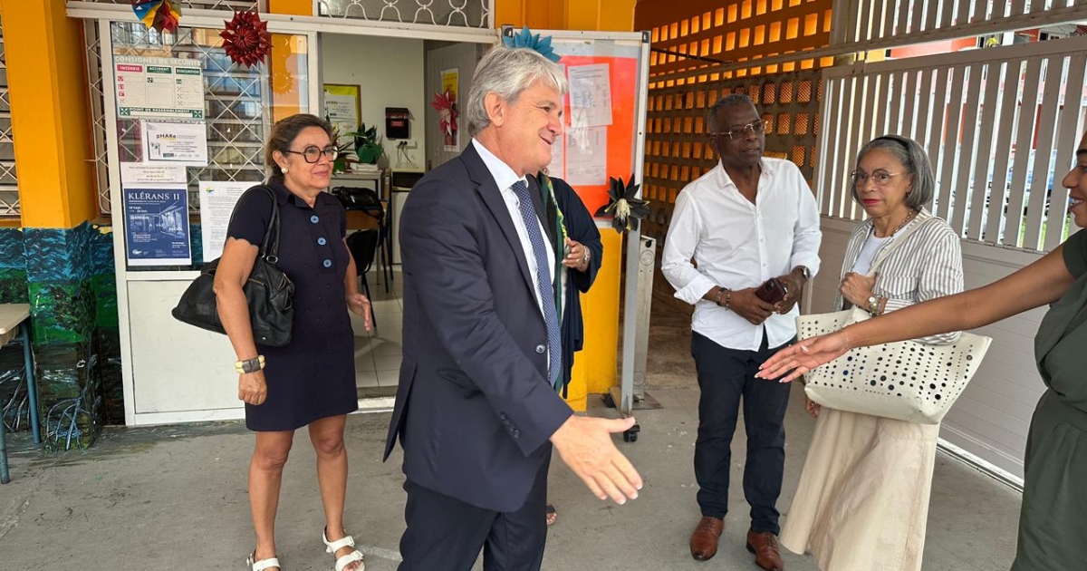     Accident de Sainte-Anne : le recteur en visite dans les établissements de la commune

