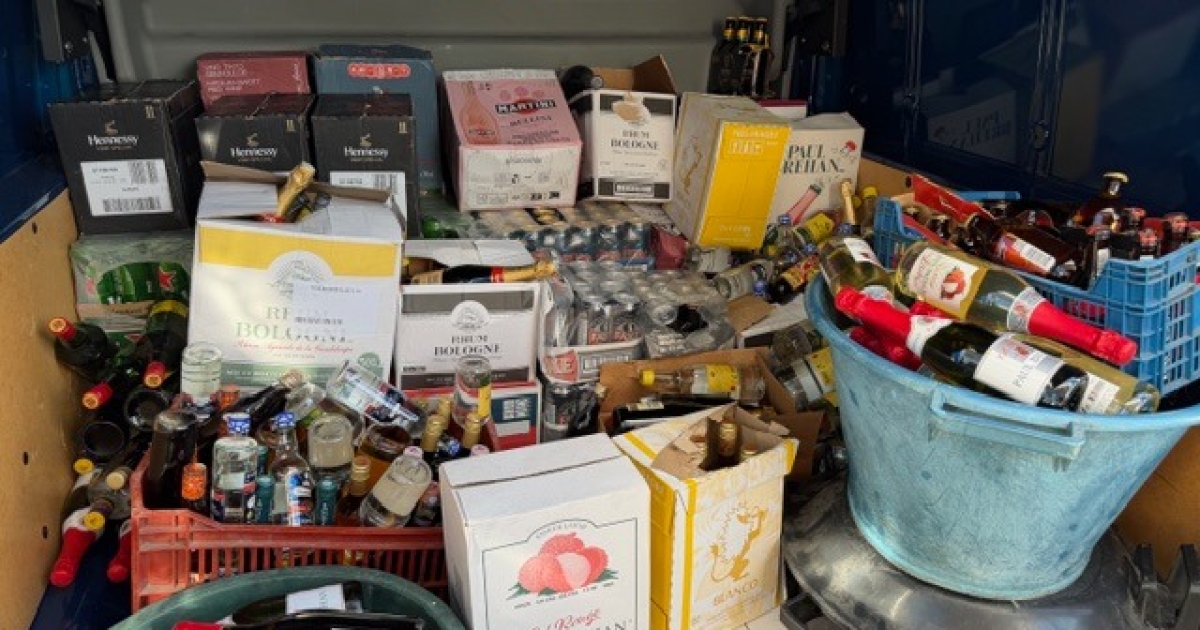     Plus de 2 000 bouteilles d'alcool saisies lors d'un contrôle de la gendarmerie à Baillif

