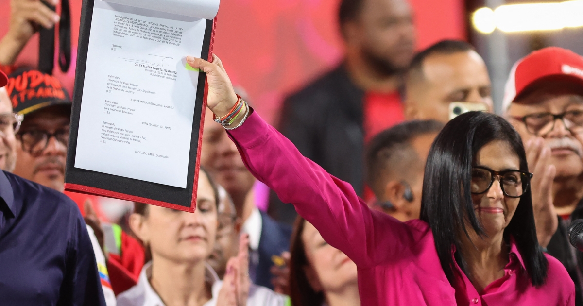     Pétrole: le Venezuela adopte une loi favorable au secteur privé, les Etats-Unis lèvent des sanctions

