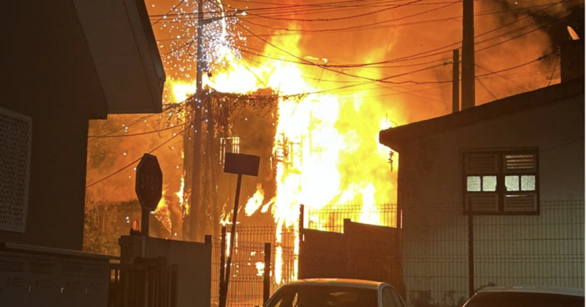     Incendie sur la route des Religieuses : trois personnes mises en sécurité

