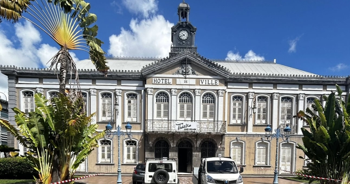    Théâtre Aimé Césaire : des travaux de rénovation du plafond ont commencé 

