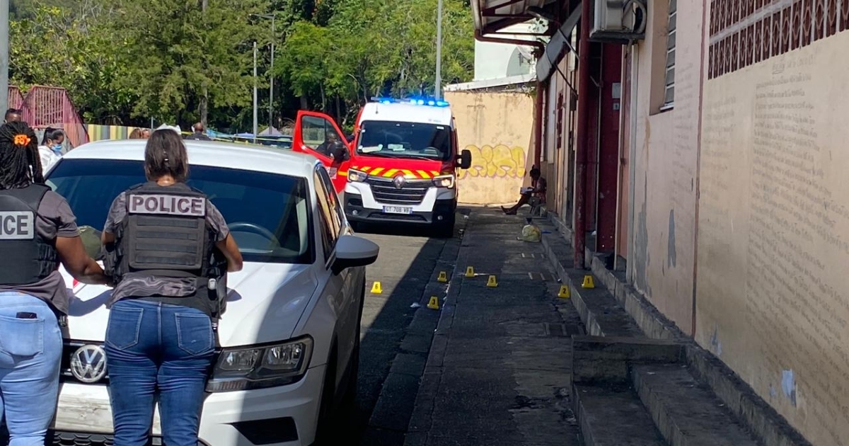     Meurtre devant le marché aux poissons à Fort-de-France : l’auteur présumé placé en détention provisoire

