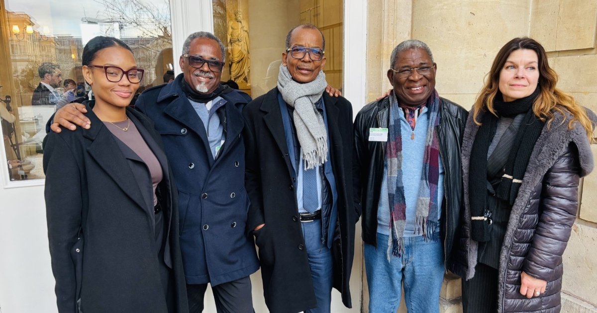     "Il y a non-assistance à personne en danger" : des docteurs antillais défendent un traitement diabétique cubain à Paris

