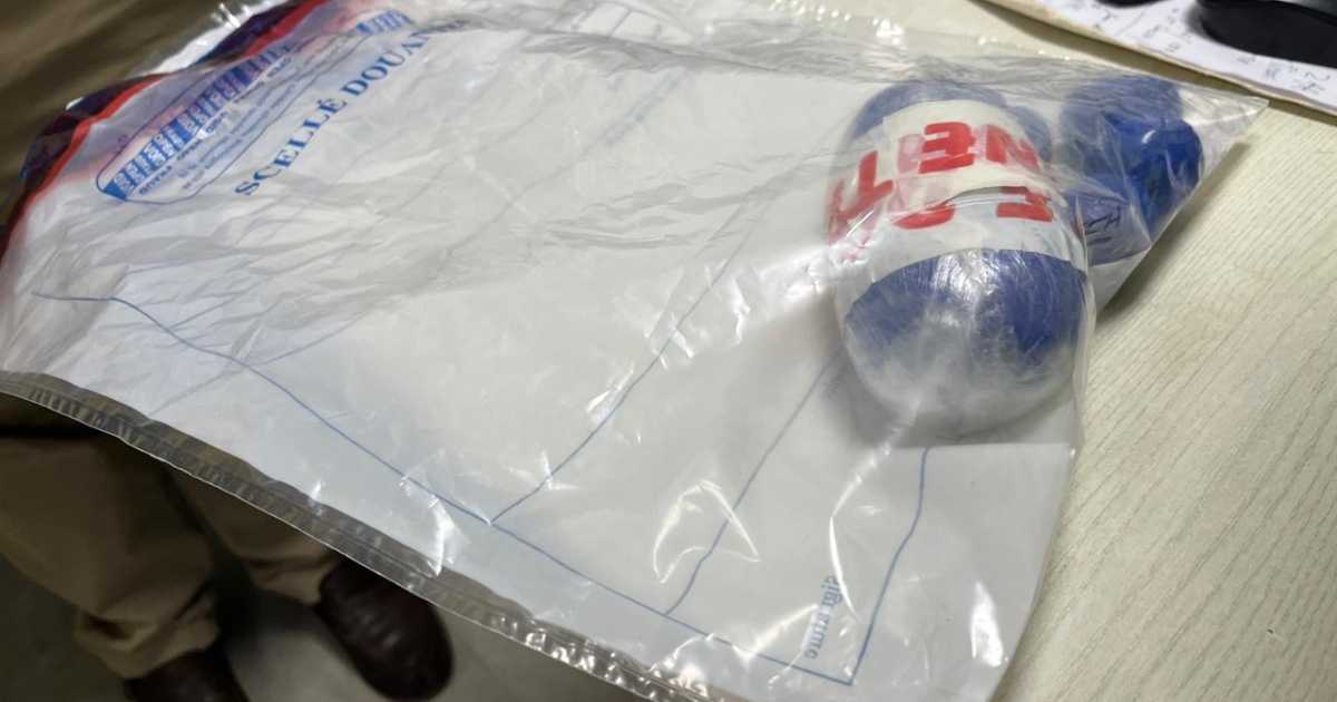     Une Martiniquaise de 19 ans arrêtée à l'aéroport Aimé Césaire avec plus de 400 grammes de cocaïne dans le corps

