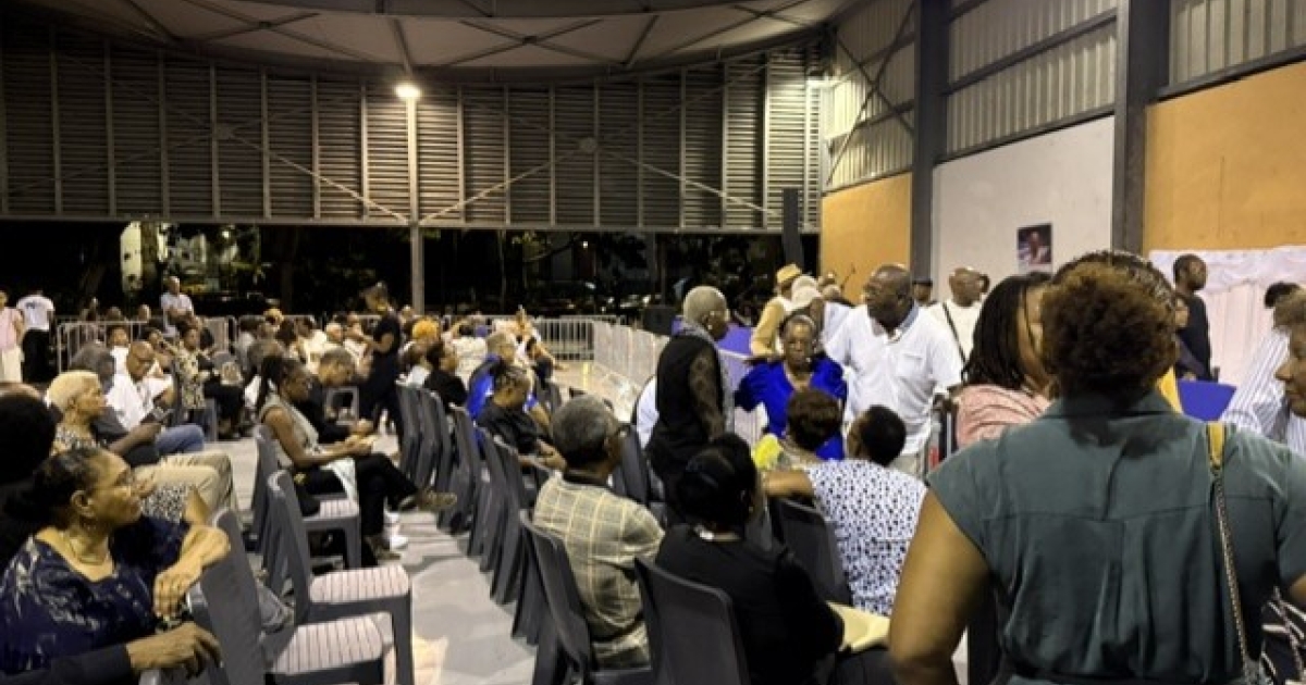     Hommage à Thierry Benoît : la Guadeloupe a salué une dernière fois son artiste "habité par la musique"

