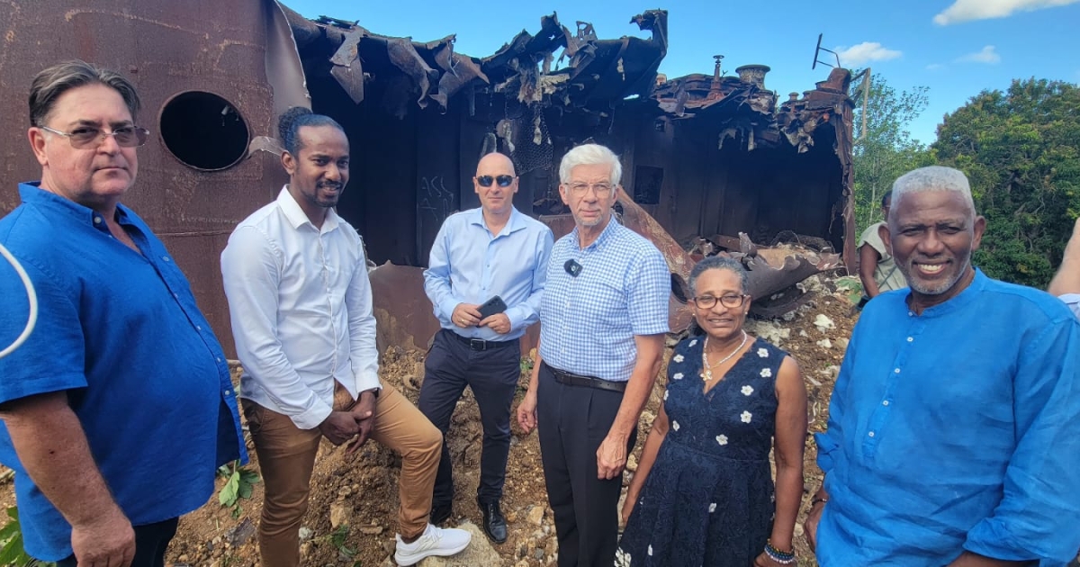     Vestige du passage du cyclone Hugo sur la Guadeloupe, le Bertina est en cours de démantèlement

