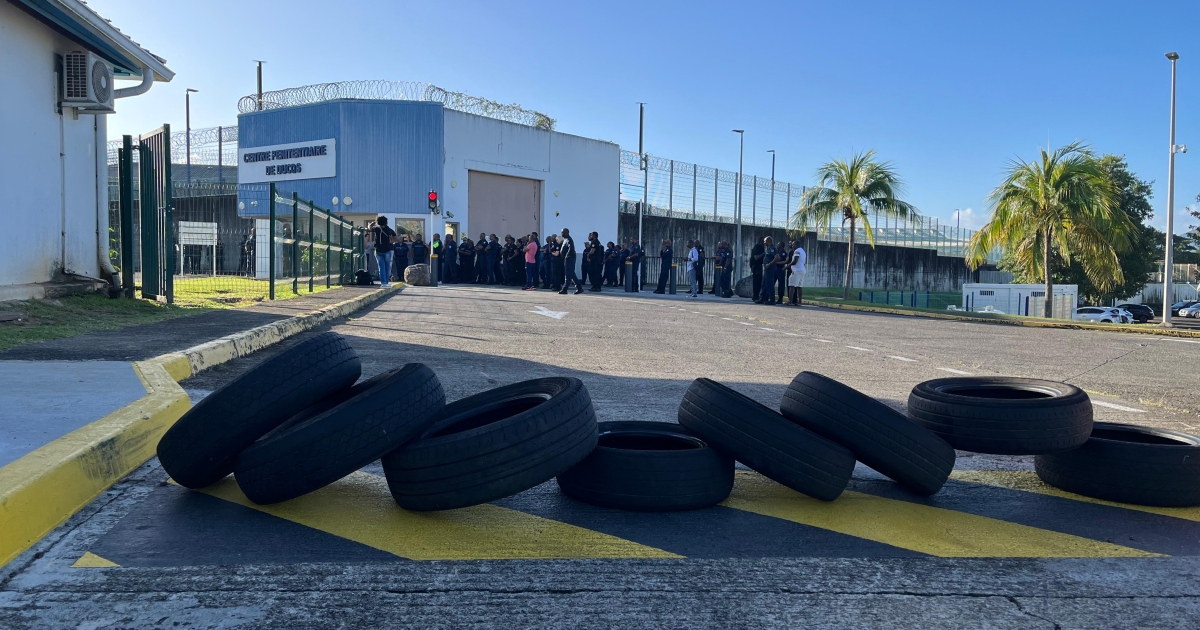     Près de 90 agents mobilisés au centre pénitentiaire de Ducos, après l’extraction dangereuse d’un détenu

