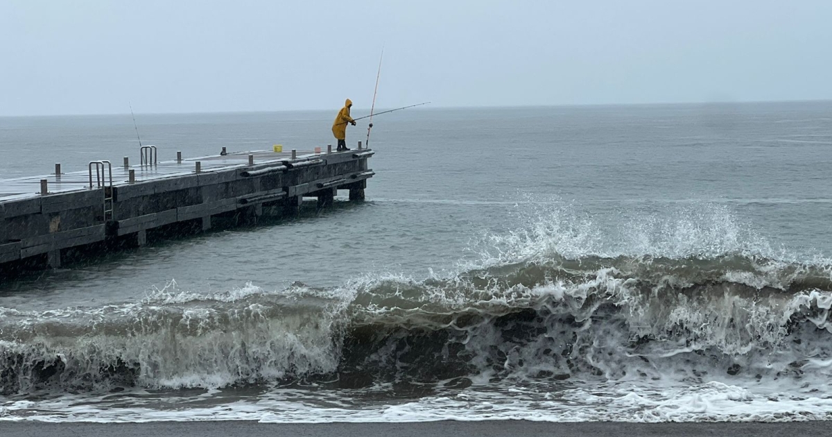     Vigilance jaune maintenue en Martinique face à la forte houle

