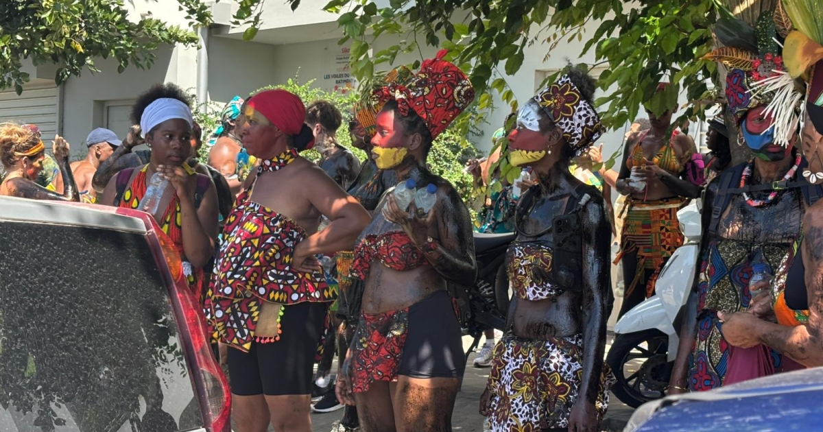     [IMAGES] Mas Maten Kongo Karayib : gwo siwo, conques de lambis et tambours au cœur du déboulé

