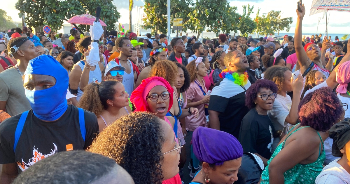     [VIDEO] Carnaval 2026 : Schœlcher se réveille en couleurs avec le Vidè an Pyjama

