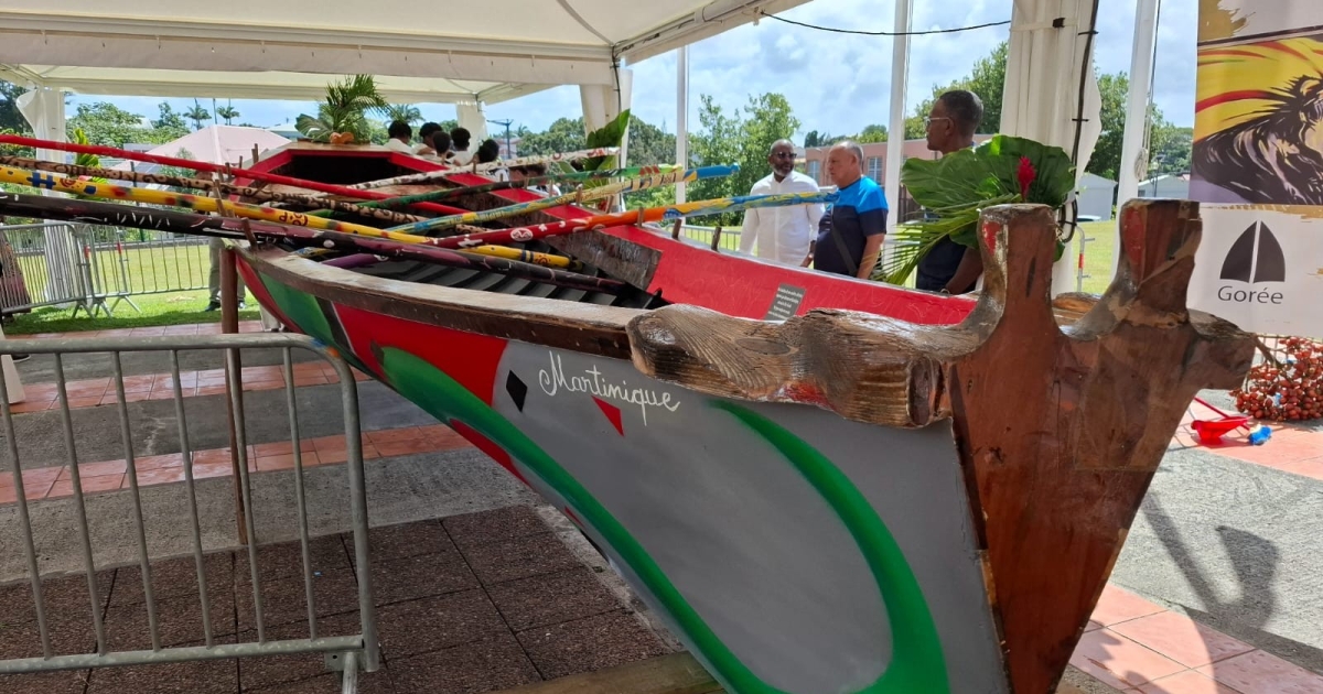     Une yole ronde quitte la Martinique pour l'île de Gorée au Sénégal

