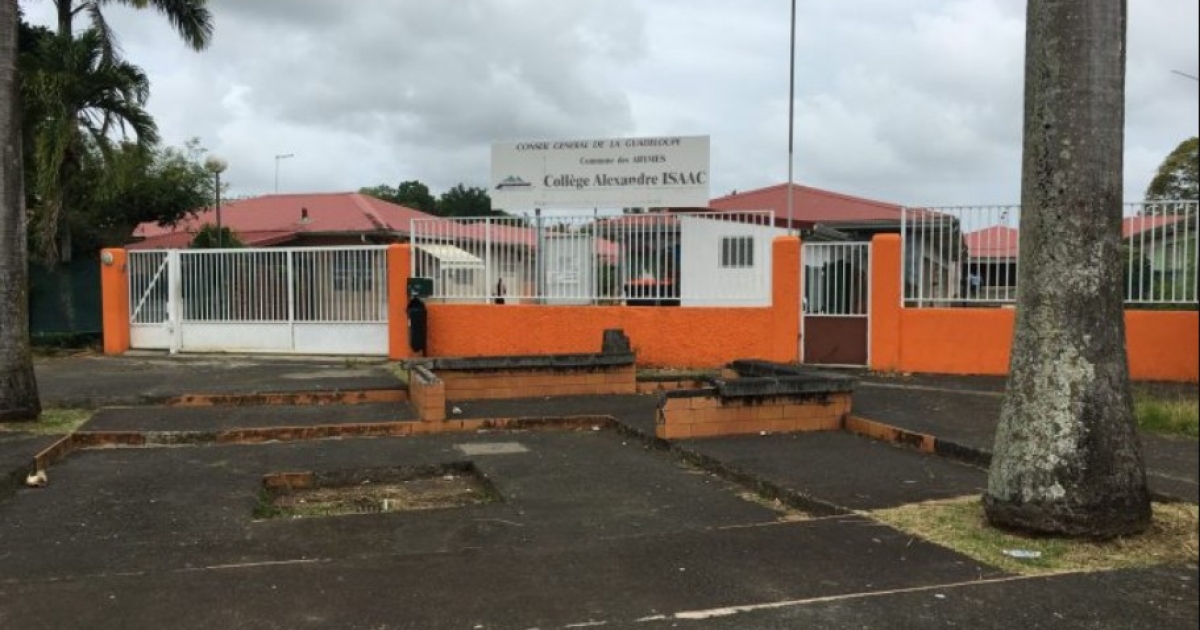    Deux collèges des Abymes ciblés par des incendies volontaires

