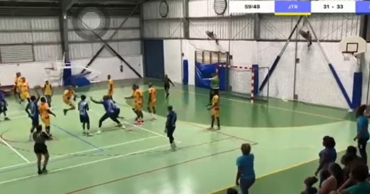     Bagarre générale dans un match de handball entre la JTR et l'Intrépide


