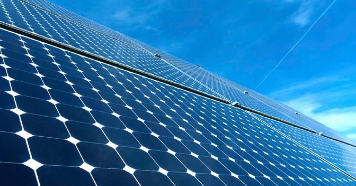     TotalEnergies implantera bientôt une méga-centrale solaire à proximité de l'aéroport Maryse-Condé

