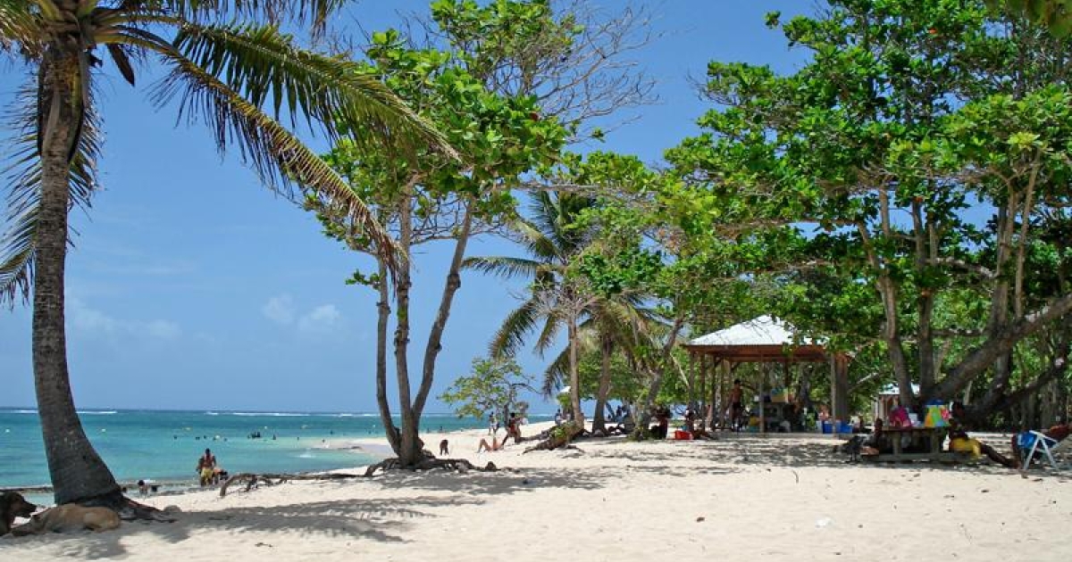     Un homme de 70 ans est mort noyé à la plage de l'Autre Bord au Moule

