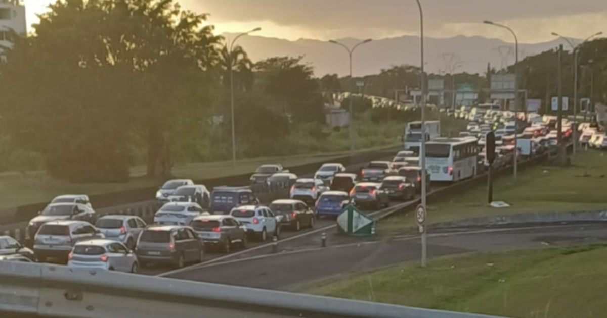     Baie-Mahault : la circulation paralysée après un carambolage sur la RN1

