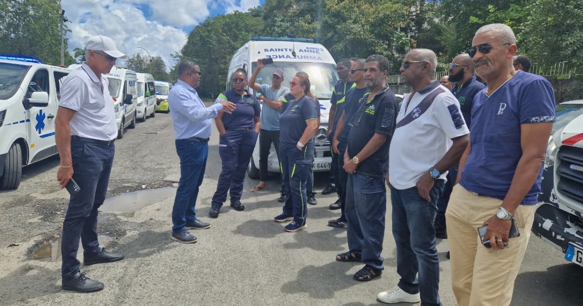     Réforme des secours : les ambulanciers en grève contre le projet de loi de décentralisation

