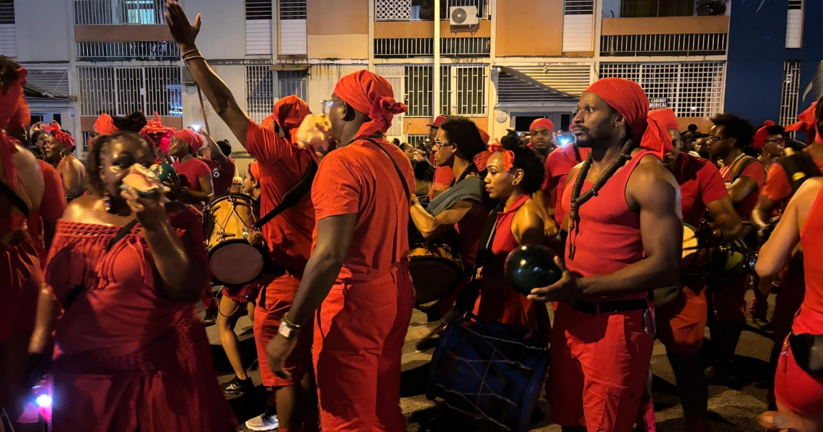     [EN IMAGES] La Mi-Carême a fait vibrer les rues de Pointe-à-Pitre ce jeudi !

