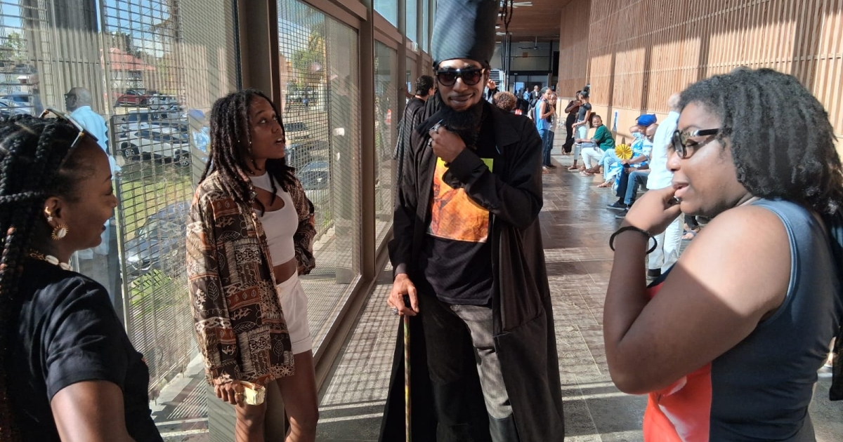     Au procès de l'artiste Blow, Emmanuel Macron ne se constitue pas partie civile

