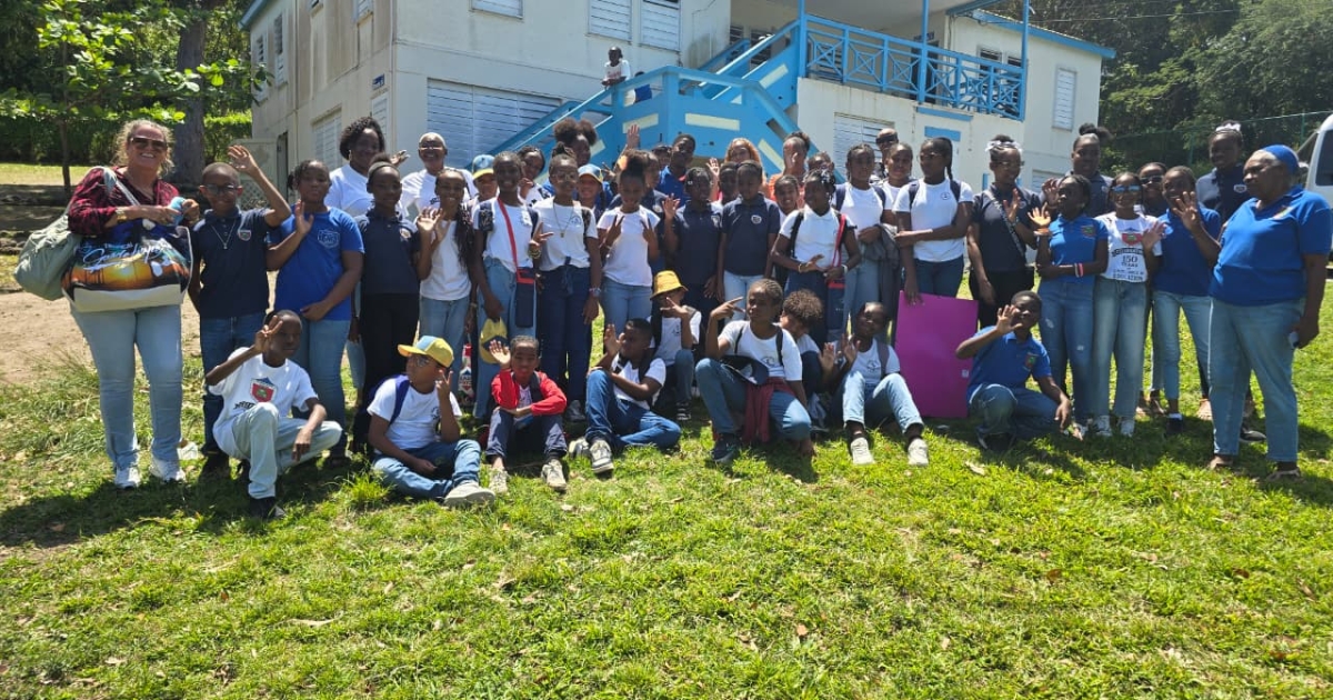     Des élèves de Saint-Paul de Bouillon en visite à la Soufrière de Monserrat

