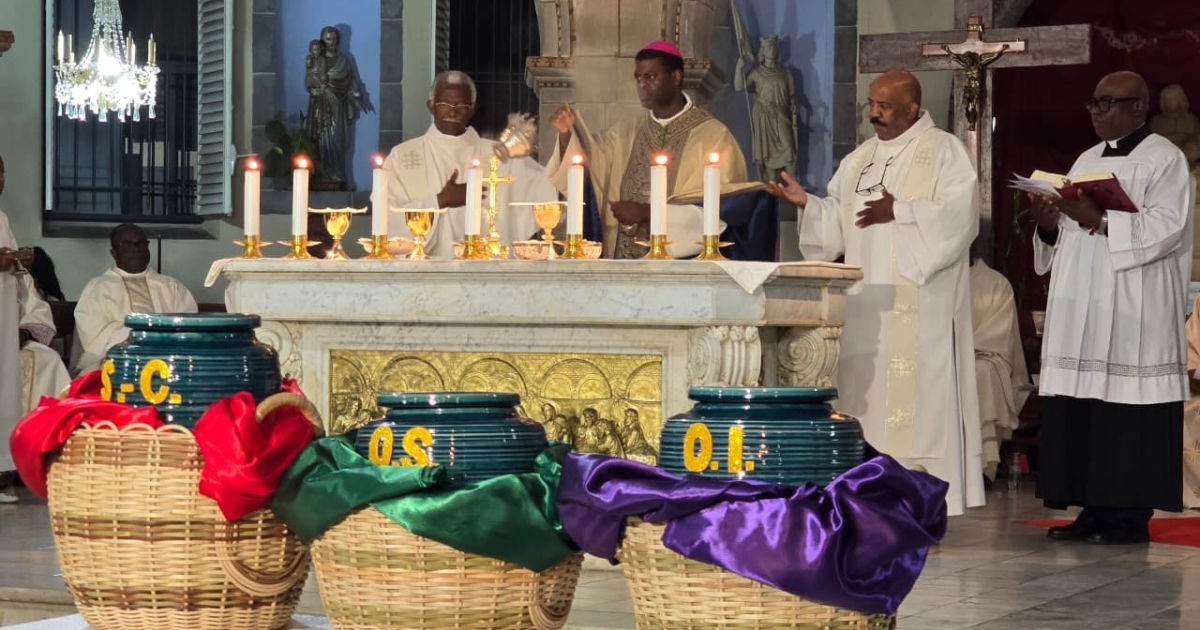     Semaine Sainte : des centaines de fidèles réunis à la cathédrale Notre-Dame-de-Guadeloupe

