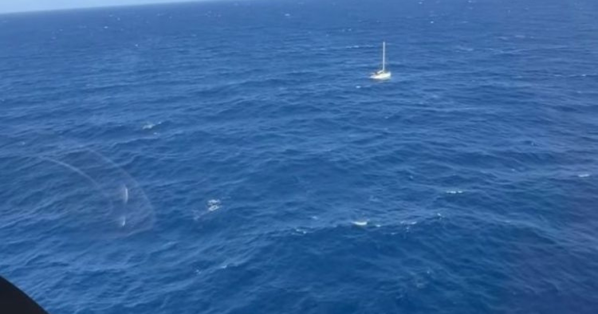     Trois navigateurs récupérés sur un voilier en perdition en mer des Caraïbes

