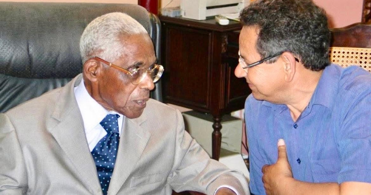     Exposition : Abdallah Akar, le calligraphe tunisien revient à Tropiques Atrium présenter « Traces et reconnaissances »

