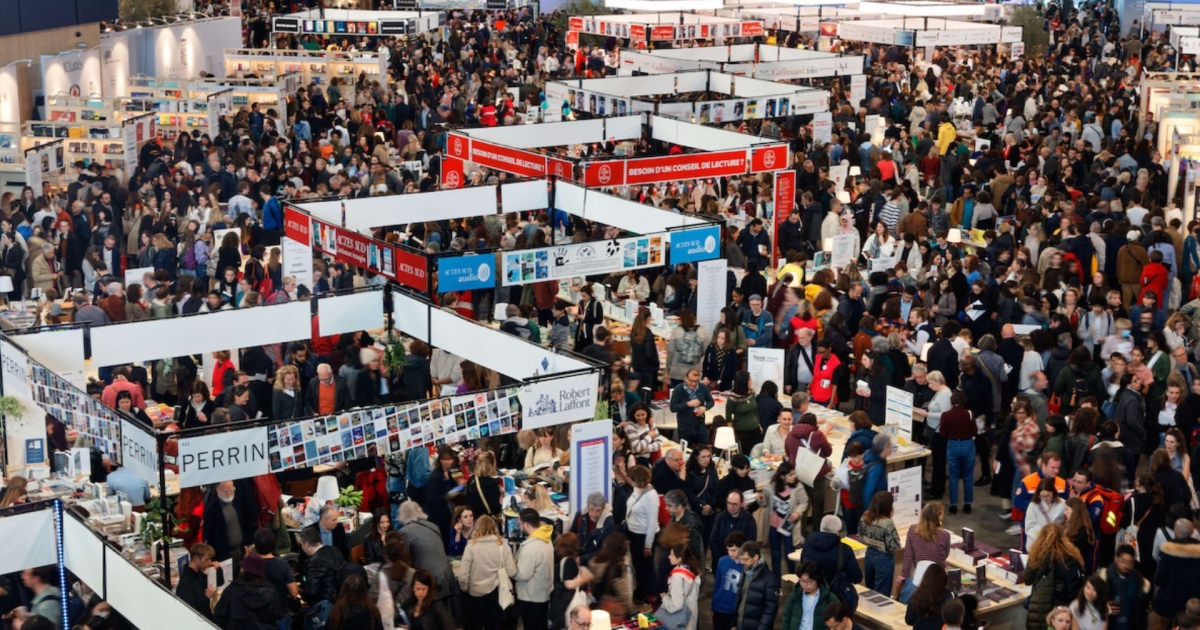     Festival du Livre de Paris : l’absence d’Hachette ouvre la voie aux éditeurs indépendants

