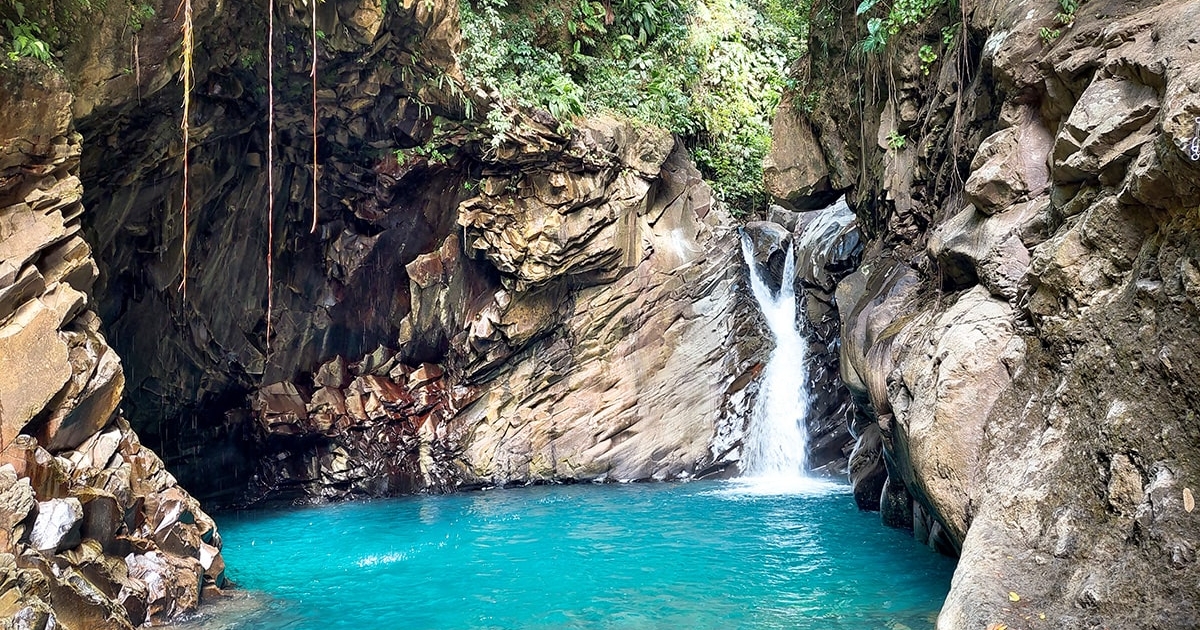     Noyade au Saut de Matouba : un jeune homme de 20 ans décède aspiré par un rappel d'eau

