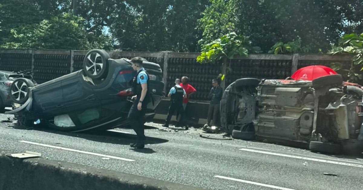     Deux voitures se renversent sur la rocade au niveau de La Jaille, quatre blessés et trafic saturé

