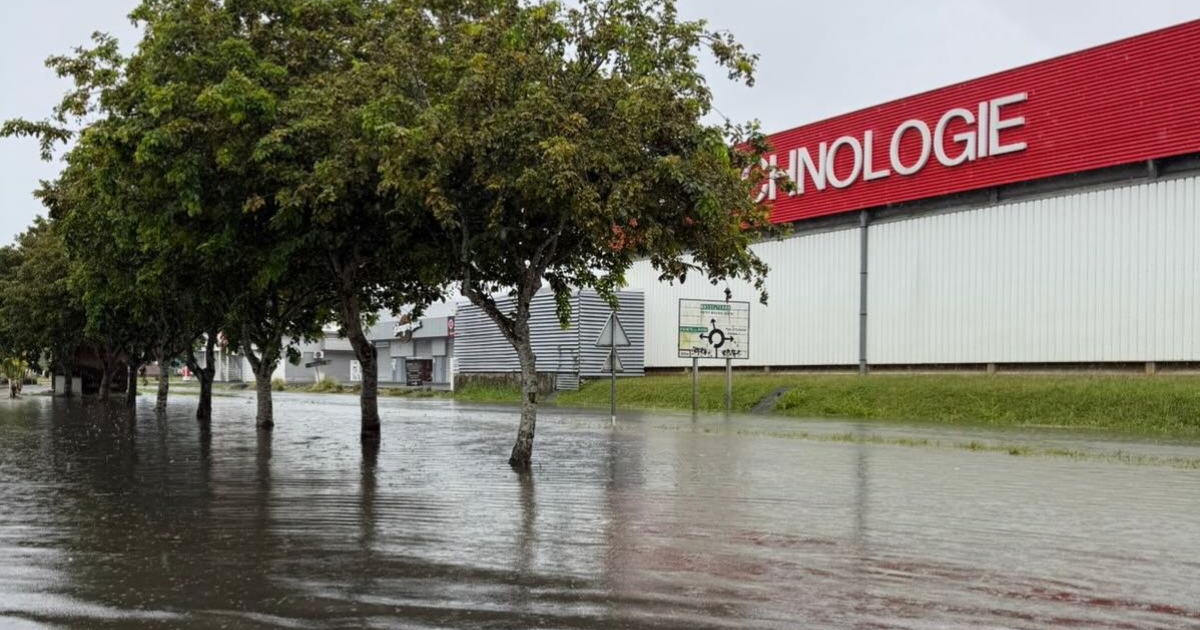     [Vidéos] Vigilance orange en Guadeloupe : plusieurs axes routiers inondés suite aux intempéries 

