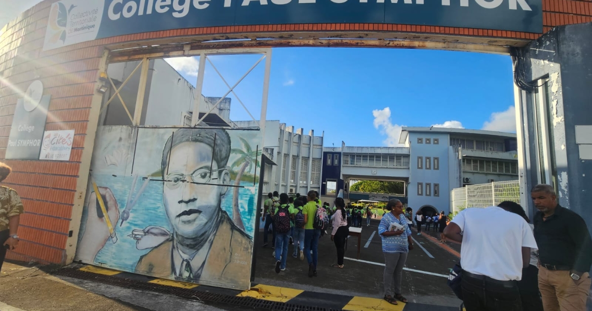     Sargasses : la rentrée continue pour le collège Robert 3, trois écoles pourraient aussi fermer

