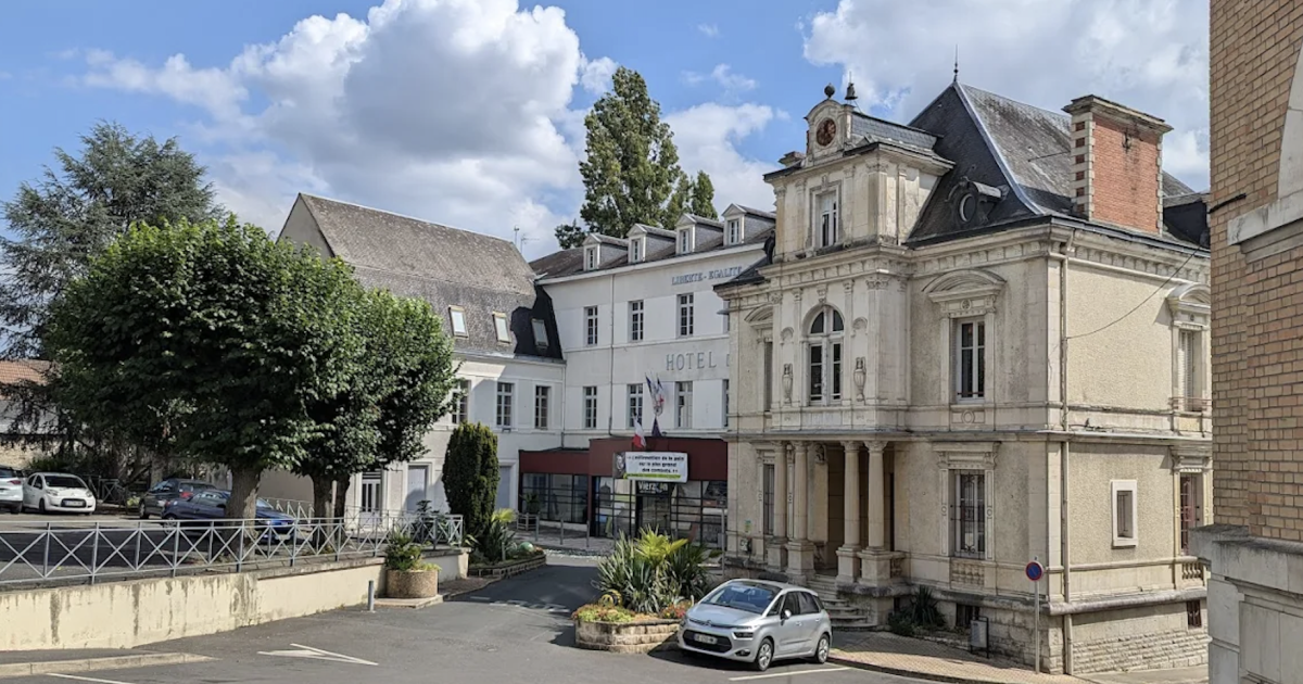     Non-commémoration de l'abolition de l'esclavage à Vierzon : la mairie d'extrême-droite invoque des économies

